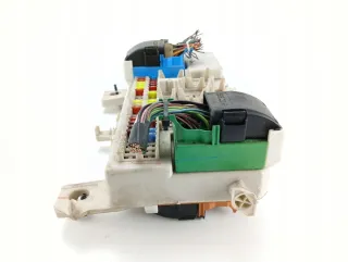 2003-2006 BN9A66730B Блок предохранителей Mazda 3 BK Арт e11669909, вид 4