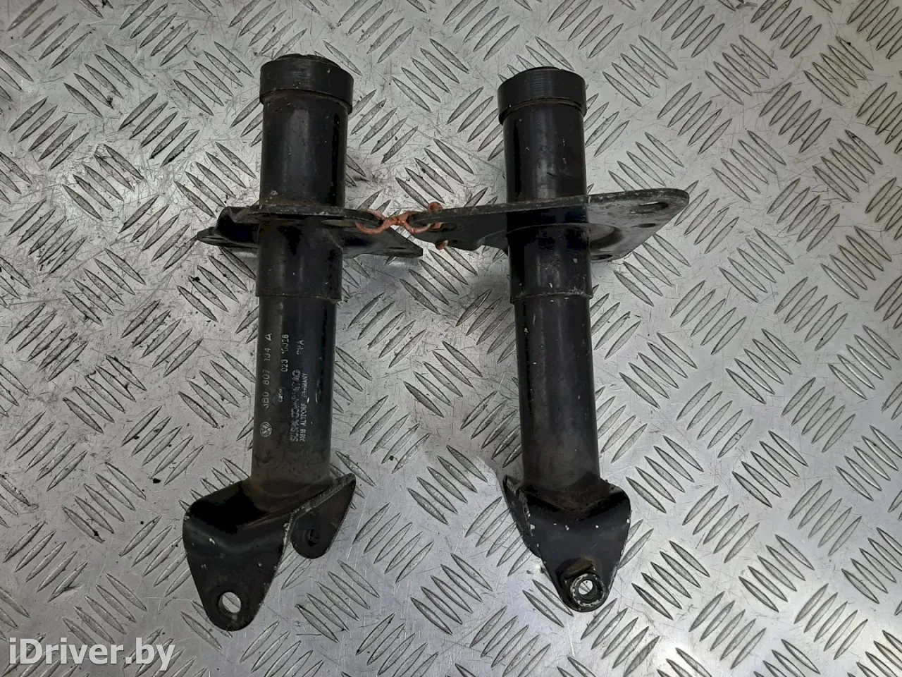 3B0807133A 3B0807134A Кронштейн крепления бампера Volkswagen Passat B5 Арт 1019668, вид 1