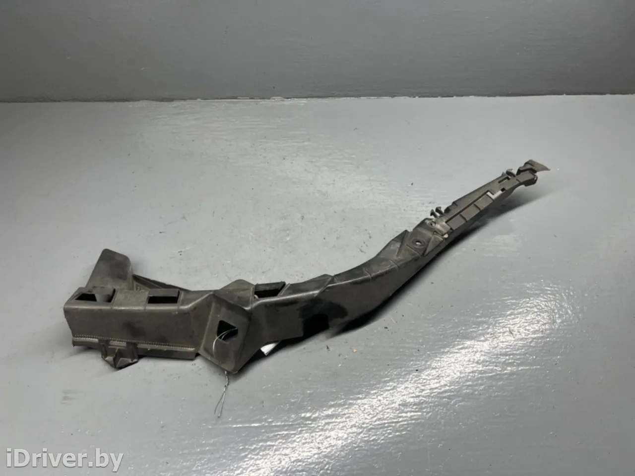 3B0807049C Кронштейн крепления бампера переднего Volkswagen Passat B5 Арт 86806404, вид 1