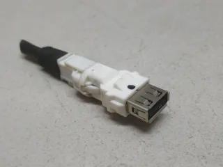 84109390501 BMW Разъем AUX / USB BMW 5 G30/G31 Арт E22910408, вид 1
