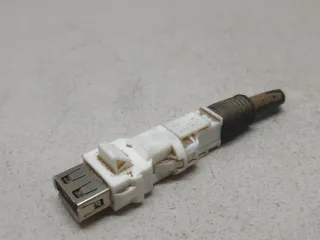 84109390501 BMW Разъем AUX / USB BMW 5 G30/G31 Арт E22910408, вид 4