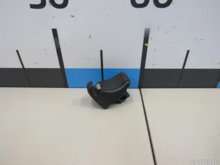 51168073382 BMW Крючок солнцезащитного козырька BMW 5 G30/G31 Арт E81034082