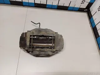 477500C040 Toyota Суппорт тормозной передний левый Toyota Tundra 2 Арт E52547176