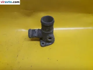 068121133M Фланец (тройник) системы охлаждения Volkswagen Golf 2 Арт 129950, вид 1