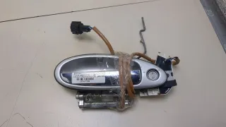 806063L611 Ручка наружная передняя правая серебристая Nissan Maxima А32 Арт 20367704, вид 1
