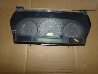 9472523 Щиток приборов (приборная панель) Volvo S70 Арт e2032314, вид 1