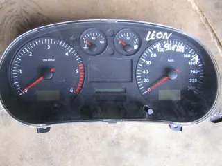 1M0920801B Щиток приборов (приборная панель) Seat Leon 2 Арт e5587943, вид 1