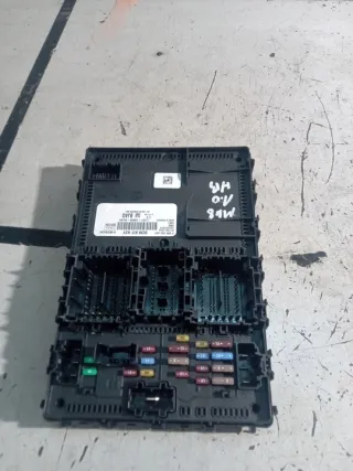 LU5T-15604-BJAD Блок предохранителей Ford Fiesta 7 Арт e6490278
