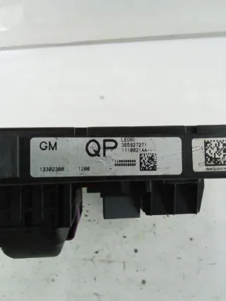 13302300 Блок предохранителей Opel Astra J Арт e7384458, вид 2