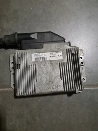 S105300104C s105300104c 7700864454 Блок управления двигателем Renault Megane 1 Арт e8845722, вид 1