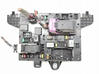 365927271 13302301 1110022AB Блок предохранителей Opel Astra J Арт e8934250, вид 3
