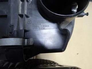 SH01-13195 Корпус воздушного фильтра Mazda 3 BM Арт e9096411, вид 3