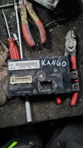 P8200814474R UCH-N2 P8200814474-R 8200814474R Блок предохранителей Renault Kangoo 1 Арт e9369486, вид 1