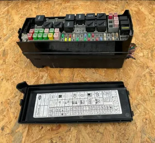 EJBM04 301047500 Блок предохранителей Land Rover Discovery 3 Арт e9455351, вид 4