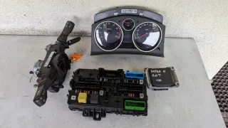 0261208152 Блок управления двигателем Opel Astra H Арт e9722195, вид 1