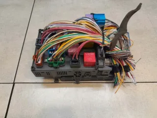 8200283811 8200292640 8200309017 Блок предохранителей Renault Laguna 2 Арт e9724395, вид 1