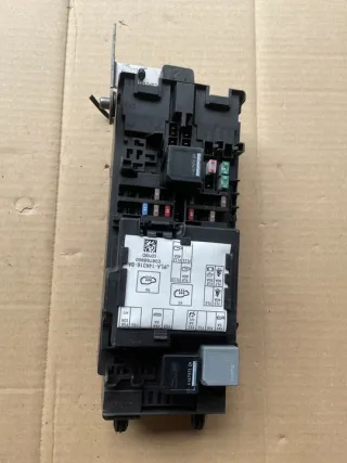 JPLA-14A073-BB Блок предохранителей Land Rover Discovery 5 Арт e9746832, вид 1