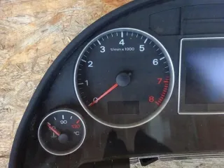 8E0920951F Щиток приборов (приборная панель) Audi A4 B7 Арт e9748707, вид 2
