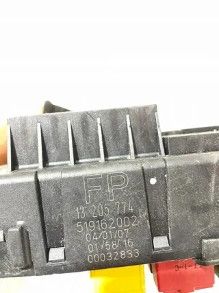 13205774 519162002 00032833 Блок предохранителей Opel Vectra C  Арт e9888541, вид 3