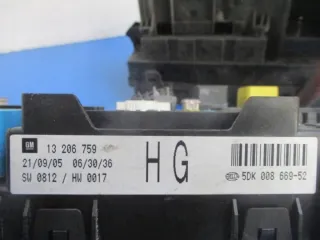 13206759 Блок предохранителей Opel Zafira B Арт e10021285, вид 4
