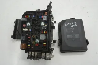 39040849 13379209 Блок предохранителей Opel Astra K Арт e10372023, вид 1