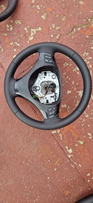 6795570 32306795570 6772147 32306777630 6777630 32306772334 6772334 32306769522 6795574 6795570-3 Руль BMW 1 E81/E82/E87/E88 Арт e10378104, вид 1