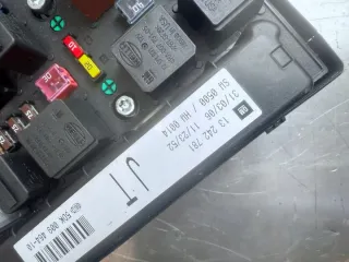 13242781 Блок предохранителей Opel Astra H Арт e10424545, вид 2
