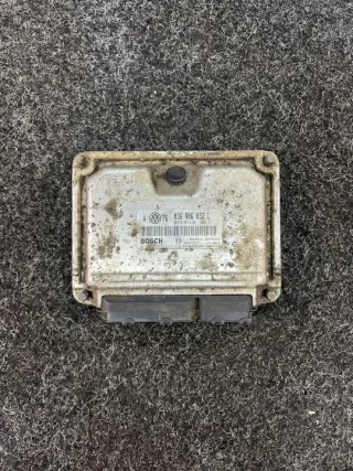 036906032 Блок управления двигателем Volkswagen Golf 4 Арт e10493589, вид 1
