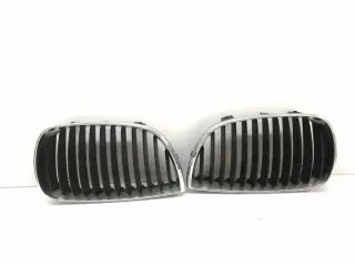 7077129 7128613 Решетка радиатора BMW 1 E81/E82/E87/E88 Арт e10568747, вид 1