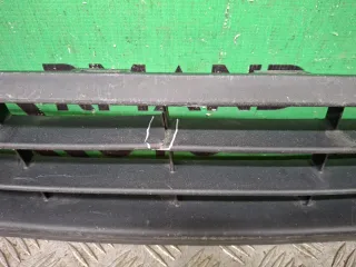 5C68536779B9, 5C6853677, 8 Решетка бампера Volkswagen Jetta 6 Арт ARM376774, вид 4