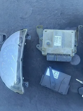 55196352ZJ Блок управления двигателем Opel Corsa C Арт e12652764, вид 2