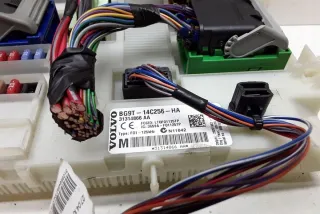 BG9T14C256HA Блок предохранителей Volvo S60 3 Арт e12445291, вид 3