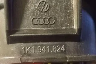 1K1941824 Блок предохранителей Skoda Octavia A5 Арт e12444151, вид 1