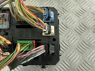 966405908001 BSI04EV K04-00 Блок предохранителей Peugeot 308 1 Арт e12443240, вид 2