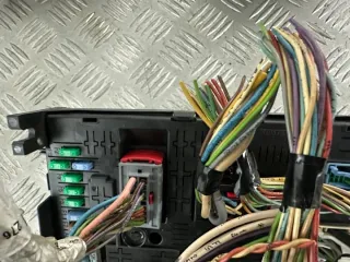 966405908001 BSI04EV K04-00 Блок предохранителей Peugeot 308 1 Арт e12443240, вид 4