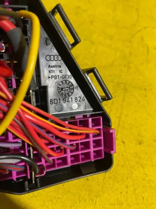 8D1941824 Блок предохранителей Audi A4 B6 Арт e12433381, вид 3