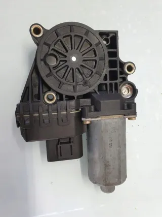 0130821774 Моторчик стеклоподъемника Audi A6 C5 (S6,RS6) Арт e12369807, вид 4