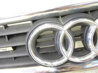 8D0853651R Решетка радиатора Audi A4 B5 Арт e12085992, вид 3