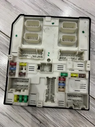 284B63106R 284b63106r Блок предохранителей Renault Megane 3 Арт e11996784, вид 2