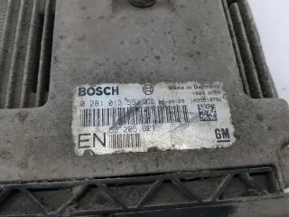 55205621 0281013593 Блок управления двигателем Opel Zafira B Арт e11980885, вид 2