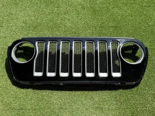 6BY79TRMA Решетка радиатора Jeep Wrangler JK restailing Арт e11977244