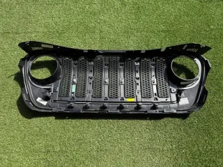 Решетка радиатора Jeep Wrangler JK restailing 2017г. 6BY79TRMA - Фото 5