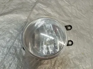 81210-02110 Фара противотуманная правая Toyota Yaris 3 Арт e11900404, вид 1