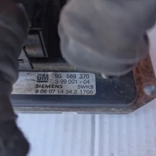 90569370 5WK91706 S99001-06 Блок управления двигателем Opel Astra G Арт e11827090, вид 3
