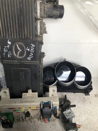 100140-7041 Блок управления двигателем Mazda 3 BK Арт e11826942, вид 1
