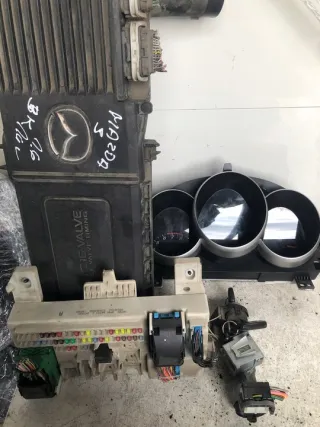 100140-7041 Блок управления двигателем Mazda 3 BK Арт e11826942, вид 2