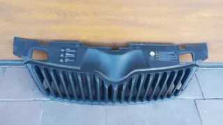 2010-2015--ATRAPA 5J0853668C Решетка радиатора Skoda Fabia 2 Арт e11826277, вид 2
