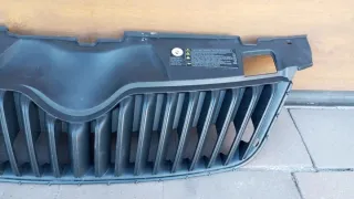 2010-2015--ATRAPA 5J0853668C Решетка радиатора Skoda Fabia 2 Арт e11826277, вид 4