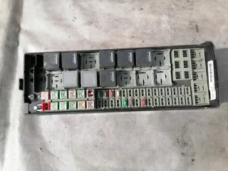 EJBM04 301047500 Блок предохранителей Land Rover Discovery 3 Арт e11779535, вид 2