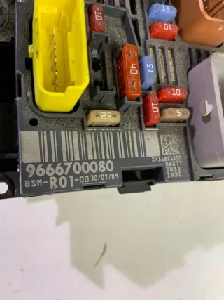 9666700080 Блок предохранителей Citroen C4 1 Арт e11779077, вид 3